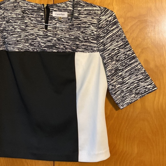 Calvin Klein top. Size M - Picture 4 of 9